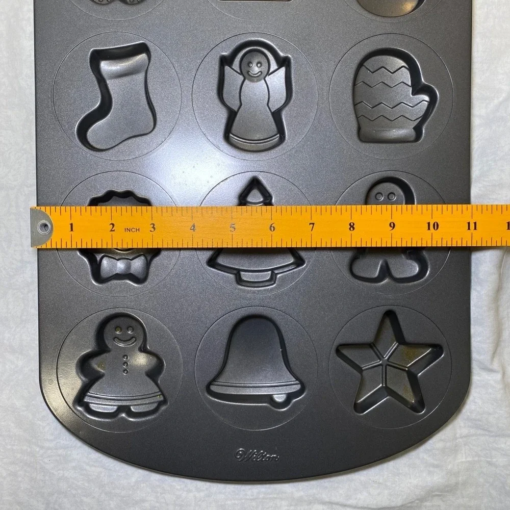 Wilton Holiday Baking Pan Lot 3 Christmas Halloween Valentine Nonstick Cake Pans